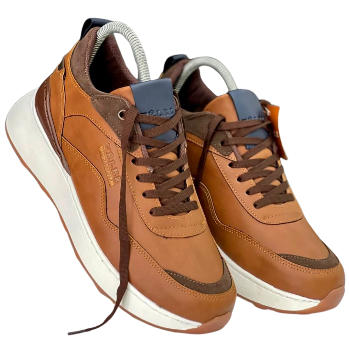 ZAPATOS VÉLEZ HOMBRE DEPORTIVOS: Estilo, Comodidad y Calidad en Onlineshoppingcenterg. ¿Estás buscando ZAPATOS VÉLEZ HOMBRE DEPORTIVOS para añadir estilo y confort a tu día a día? En Onlineshoppingcenterg tenemos una selección perfecta de estos zapatos diseñados para el hombre que quiere lucir bien en toda ocasión, sin sacrificar comodidad. Con materiales de alta calidad y diseños exclusivos, los Zapatos Vélez son ideales tanto para looks casuales como para ocasiones deportivas.  ¿Por Qué Elegir ZAPATOS VÉLEZ HOMBRE DEPORTIVOS? Los ZAPATOS VÉLEZ HOMBRE DEPORTIVOS destacan por su diseño y resistencia. Fabricados con los mejores materiales, aseguran durabilidad y estilo. La línea deportiva para hombre de Vélez incluye desde tenis hasta zapatillas casuales, perfectas para quienes buscan calzado Vélez hombre que se ajuste a sus necesidades. Si deseas un zapato deportivo que sea cómodo y al mismo tiempo moderno, esta es la opción ideal.  Beneficios de los Zapatos Vélez Deportivos para Hombre Diseño Innovador: Los modelos deportivos de zapatos Vélez hombre cuentan con diseños actualizados, ideales para combinar con outfits casuales o deportivos. Materiales de Alta Calidad: Los Zapatos Vélez utilizan cuero y otros materiales que aseguran durabilidad y confort en cada paso. Versatilidad: Desde Zapatos Vélez hombre negro hasta modelos en tonos más claros, hay una opción para cada gusto y ocasión. Variedad en ZAPATOS VÉLEZ HOMBRE DEPORTIVOS En Onlineshoppingcenterg ofrecemos diferentes estilos y colores de ZAPATOS VÉLEZ HOMBRE DEPORTIVOS para que elijas el que mejor se adapte a tus necesidades. Aquí tienes algunas de nuestras opciones más populares: